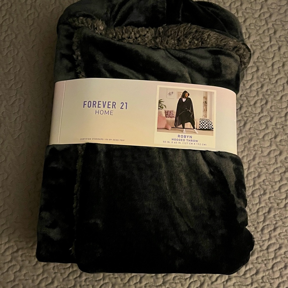 Forever 21 Charcoal Robyn Hooded Throw Blanket 50” x 60”